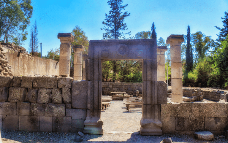 שרידי בית הכנסת העתיק קצרין